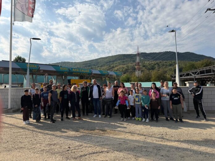 Mobilizare pentru curățenie la Cislău: au fost strânși zeci de saci cu deșeuri