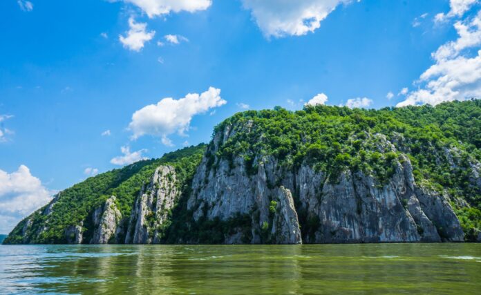 Doi turiști rătăciți în zona Lacul Vulturilor, salvați de jandarmii montani