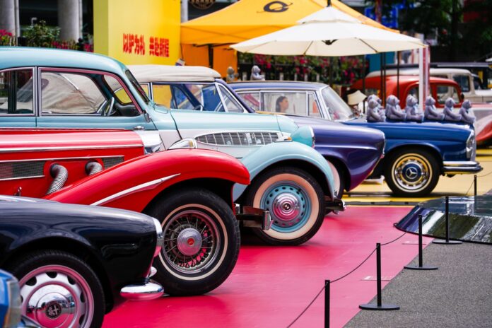 Automobile istorice, expuse la Buzău în cadrul Retroparadei de toamnă