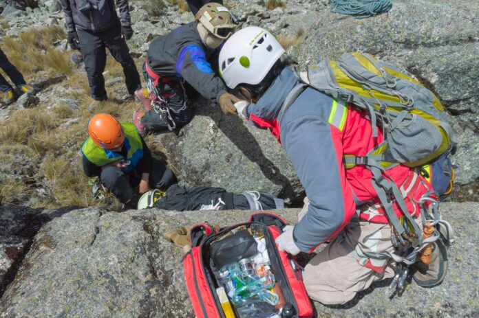 Doi turiști de 19 ani s-au rătăcit în zona Lacului Vulturilor. Au fost găsiți de jandarmii montani
