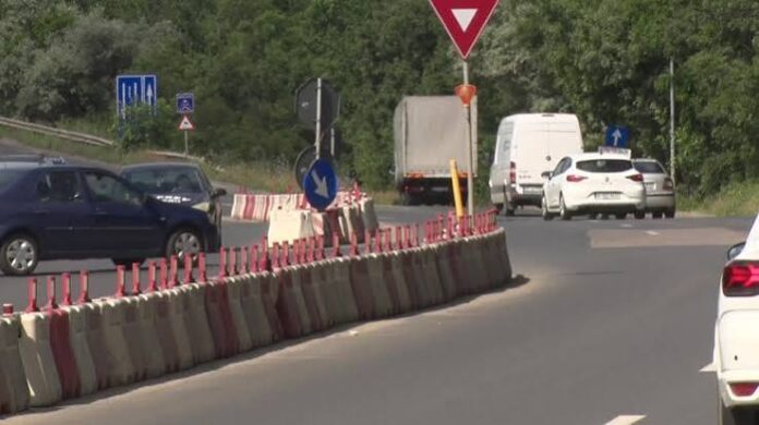 Restricții temporare de circulație la intrarea în Buzău, pentru lucrări de asfaltare
