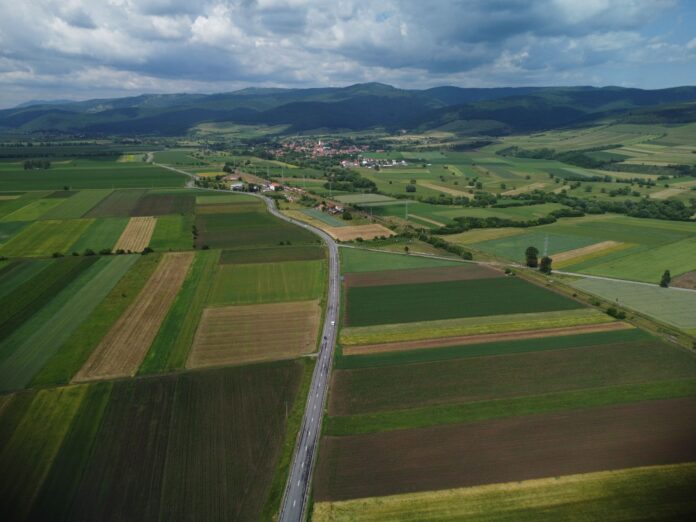Alertă în județul Buzău după sesizarea căderii unei drone în zona Moșești