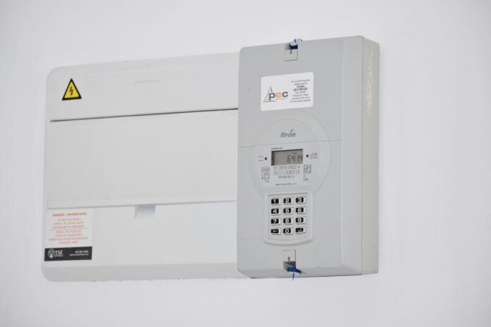 Asociația Energia Inteligentă estimează că factura la electricitate ar putea crește cu până la 100 de lei pe lună