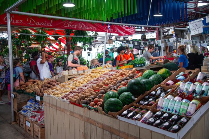 Produsele micilor agricultori din Buzău, reunite într-o miniexpoziție la Direcția Agricolă