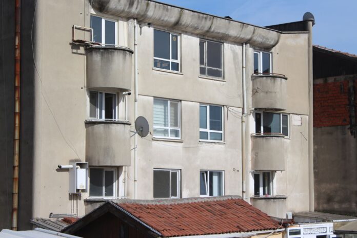 Impozit dublu pentru balcoanele închise fără autorizație? Ce condiții trebuie îndeplinite
