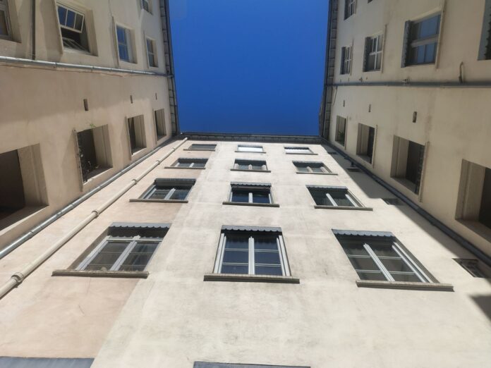 Primul lift exterior din Buzău ar urma să fie montat pe un bloc din cartierul Obor