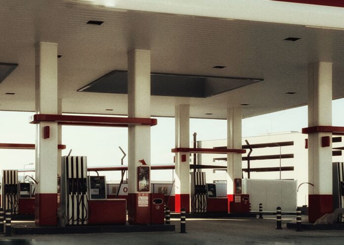 Benzina s-a scumpit din nou în stațiile Petrom și OMV Petrom