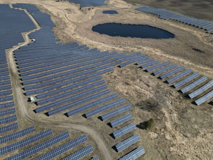 Consiliul Județean Buzău pregătește un parc fotovoltaic cu aproape 1.900 de panouri