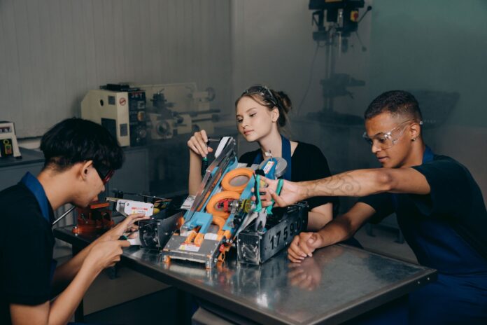 Doi elevi din Buzău, premiați la World Robot Olympiad – WRO Asia Pacific, în India